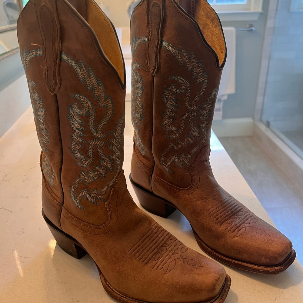 Nocona boots, gently worn 3-4 times.